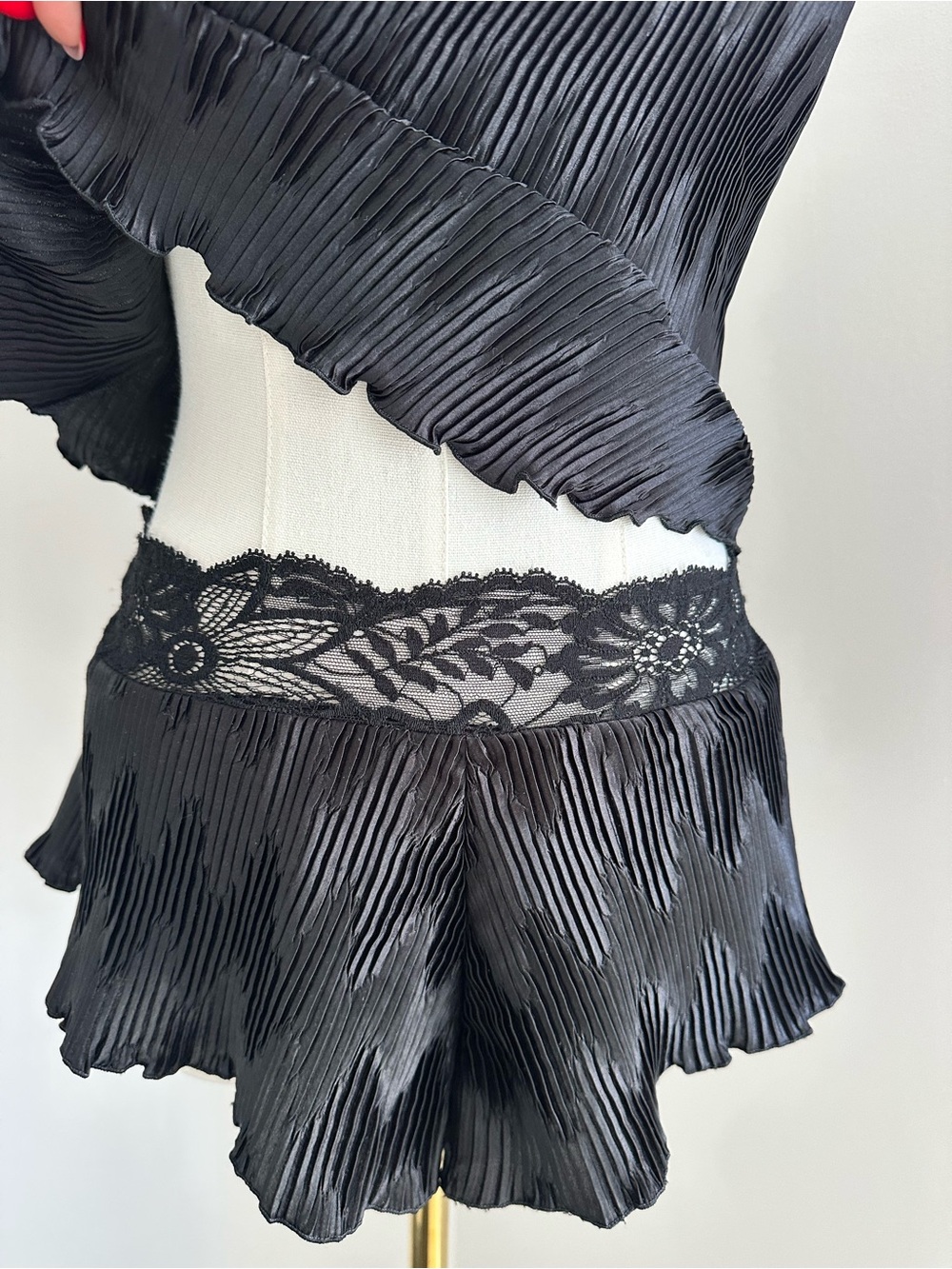 La Perla Vintage documented pleated top and shorts - Picture 10 of 14